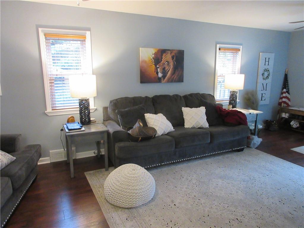 522 Walnut Street Springdale, PA 15144 - Photo 4 of 25 Gallery Image 4