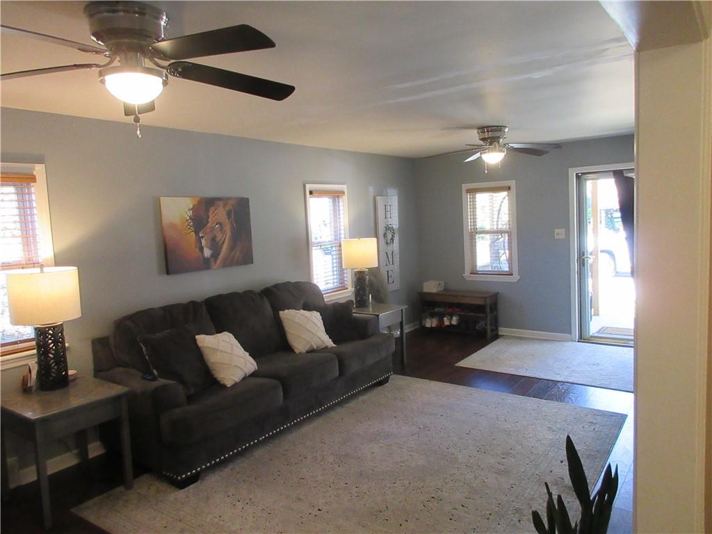 522 Walnut Street Springdale, PA 15144 - Photo 5 of 25 Gallery Image 5