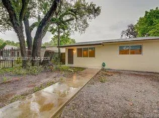 $2,700 | 1857 Northwest 113 Terrace, Unit 1857, Miami, FL 33167