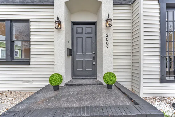 a view of a entryway in front of house