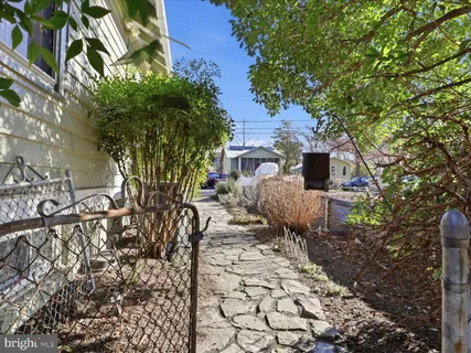 $1,395,000 | 2406 Leslie Avenue, Alexandria, VA 22301