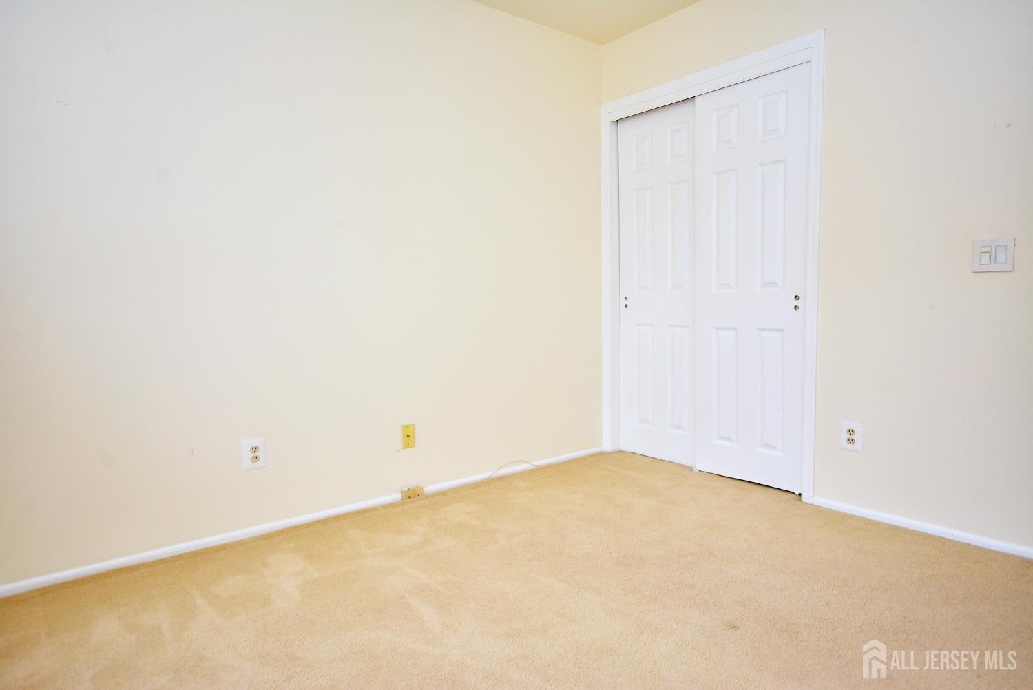 125 Exeter Court Piscataway, NJ 08854 - Photo 17 of 34 a view of a room