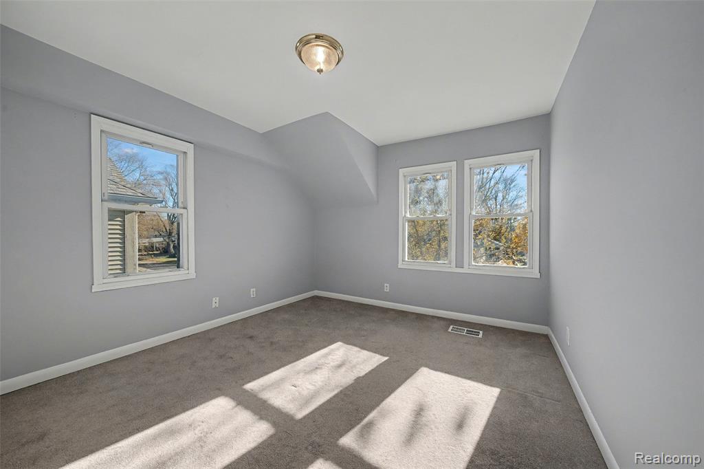 2330 Rosemont Road Berkley, MI 48072 - Photo 17 of 29
