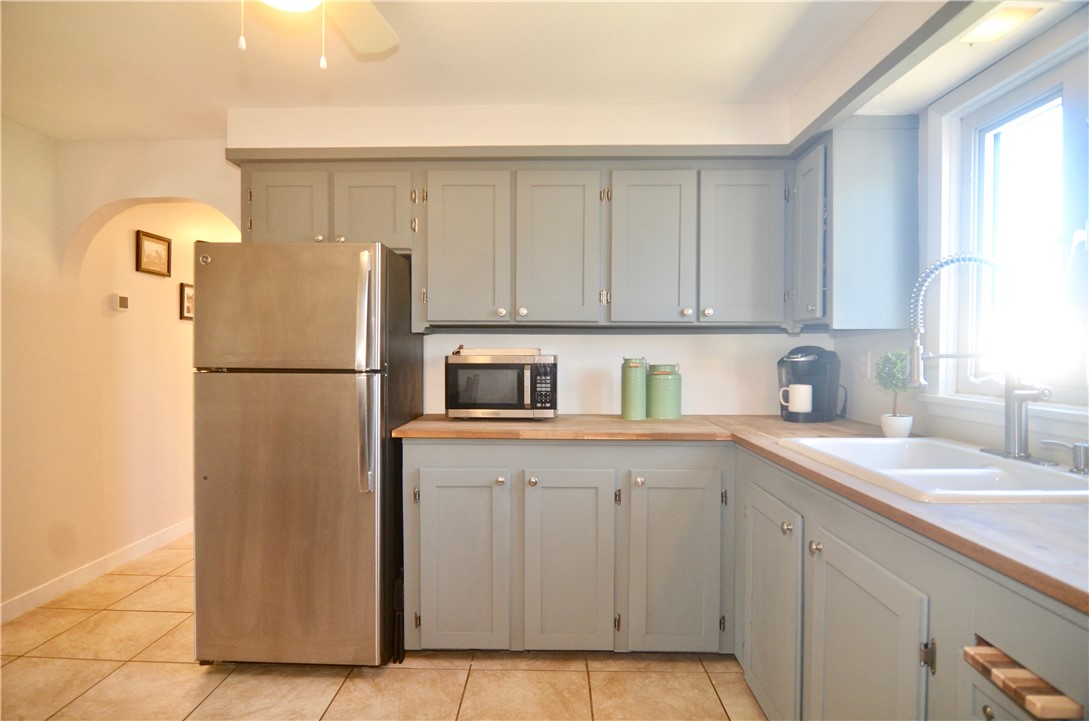 120 Beardsworth Road Tiverton, RI 02878 - Photo 4 of 28