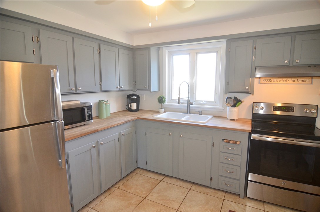 120 Beardsworth Road Tiverton, RI 02878 - Photo 5 of 28