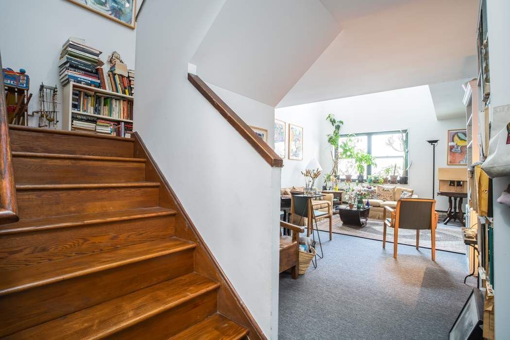 636 Washington Street, Unit 4B Manhattan, NY 10014 - Photo 2 of 25