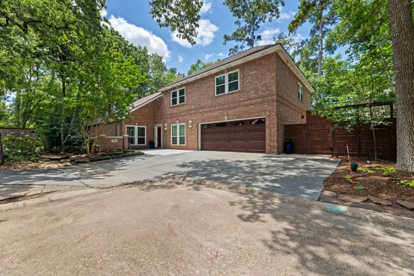 $949,900 | 17 Buttonbush Court, The Woodlands, TX 77380