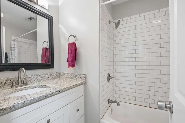 $2,400 | 16031-2 16th Avenue North, Nashville, TN 37208