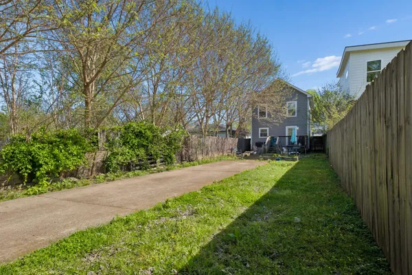 $2,400 | 16031-2 16th Avenue North, Nashville, TN 37208