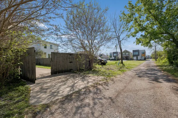 $2,400 | 16031-2 16th Avenue North, Nashville, TN 37208
