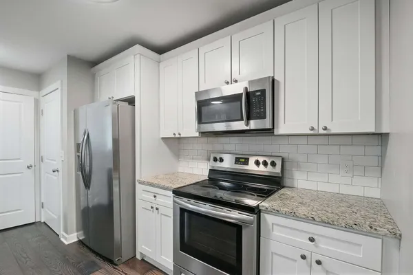 $2,400 | 16031-2 16th Avenue North, Nashville, TN 37208