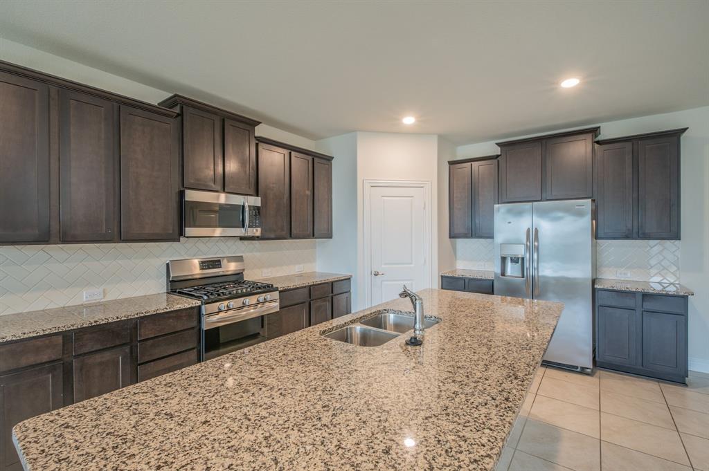 2808 Grizzly Road Aubrey, TX 76227 - Photo 7 of 25