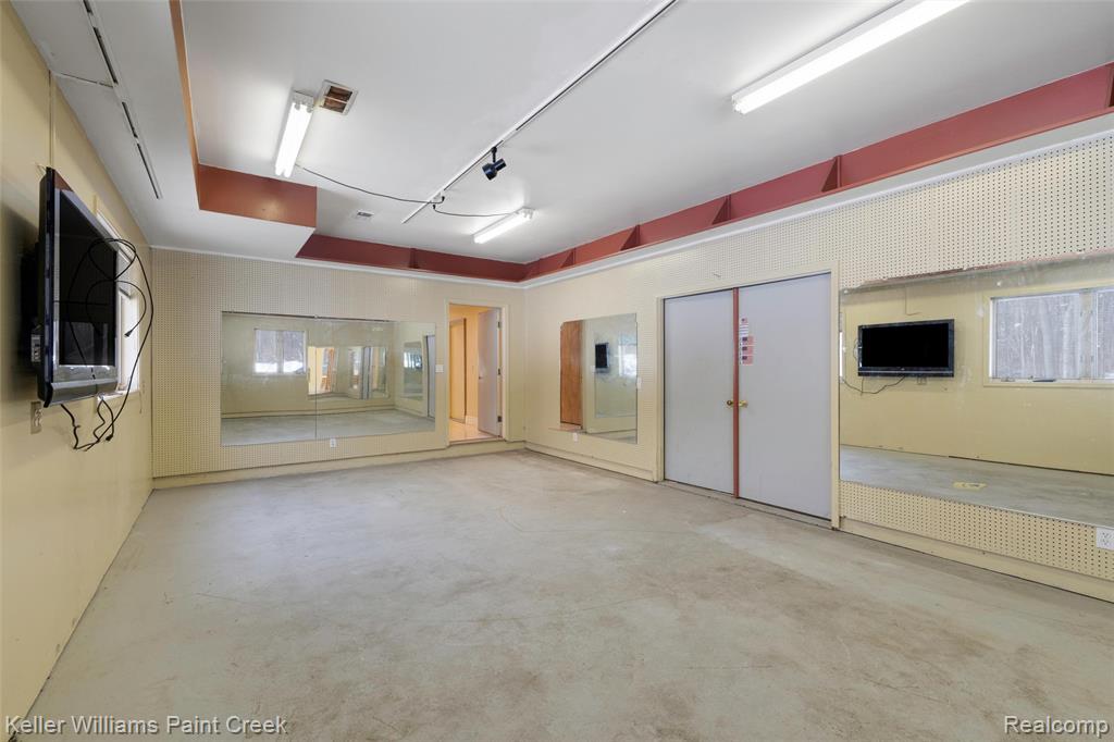 2390 Noble Road Oxford, MI 48370 - Photo 35 of 60 Gallery Image 35