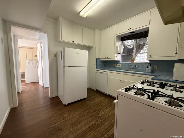 $1,300 | 230 East Mulberry Avenue, Unit 1, San Antonio, TX 78212
