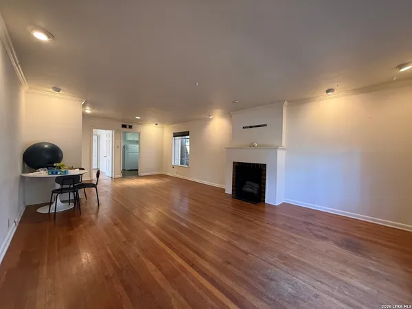 $1,300 | 230 East Mulberry Avenue, Unit 1, San Antonio, TX 78212