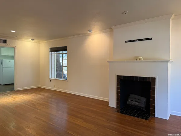 $1,300 | 230 East Mulberry Avenue, Unit 1, San Antonio, TX 78212