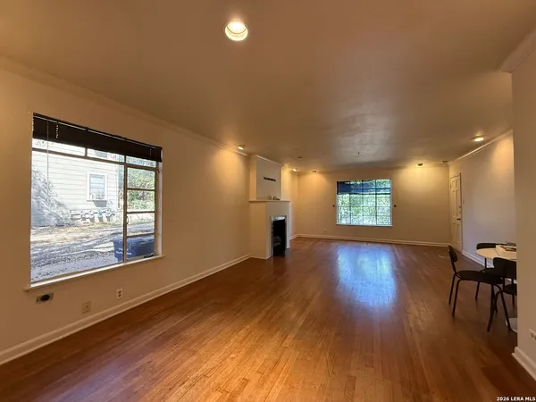 $1,300 | 230 East Mulberry Avenue, Unit 1, San Antonio, TX 78212