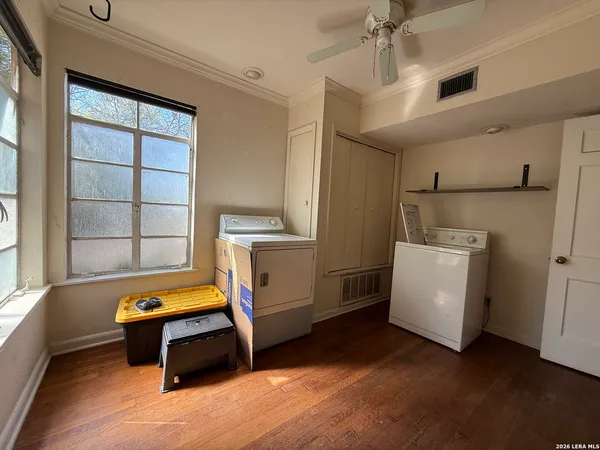 $1,300 | 230 East Mulberry Avenue, Unit 1, San Antonio, TX 78212