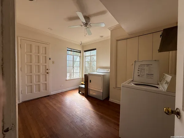 $1,300 | 230 East Mulberry Avenue, Unit 1, San Antonio, TX 78212
