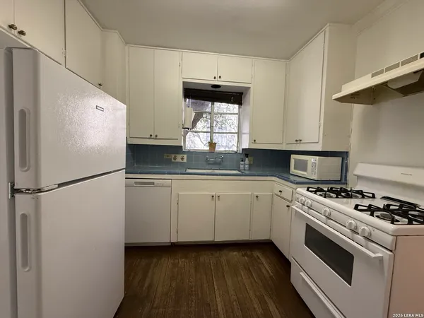 $1,300 | 230 East Mulberry Avenue, Unit 1, San Antonio, TX 78212