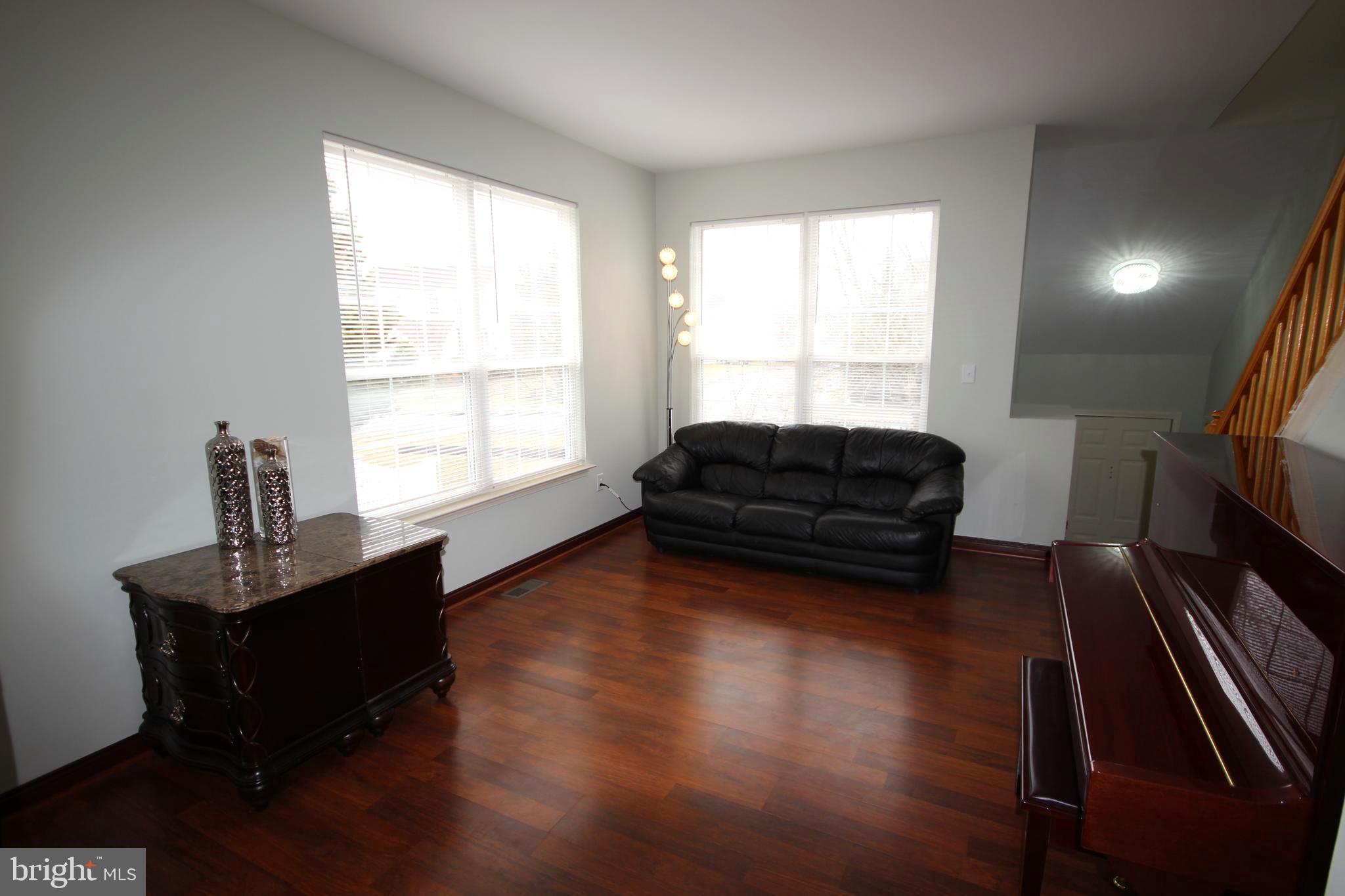 33 Manley Road Pennington, NJ 08534 - Photo 4 of 33 Gallery Image 4