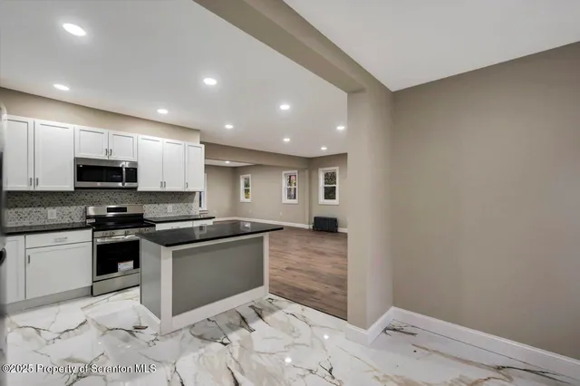a view of livingroom with furniture