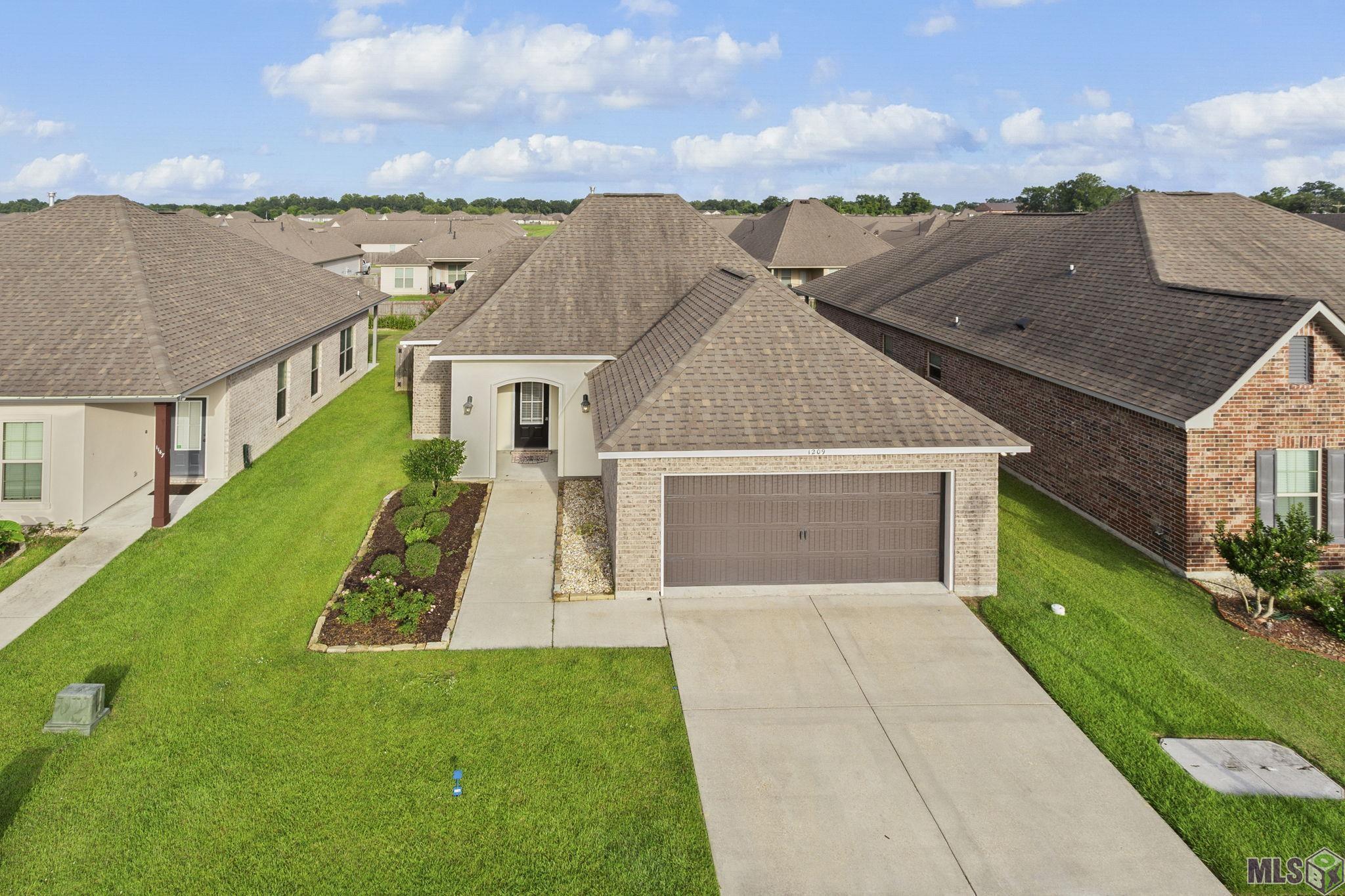 1209 Gentle Wind Drive Baton Rouge, LA 70820 - Photo 2 of 15 Gallery Image 2