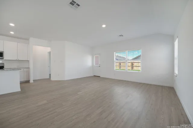 $1,695 | 5822 Geronimo Way, Seguin, TX 78155