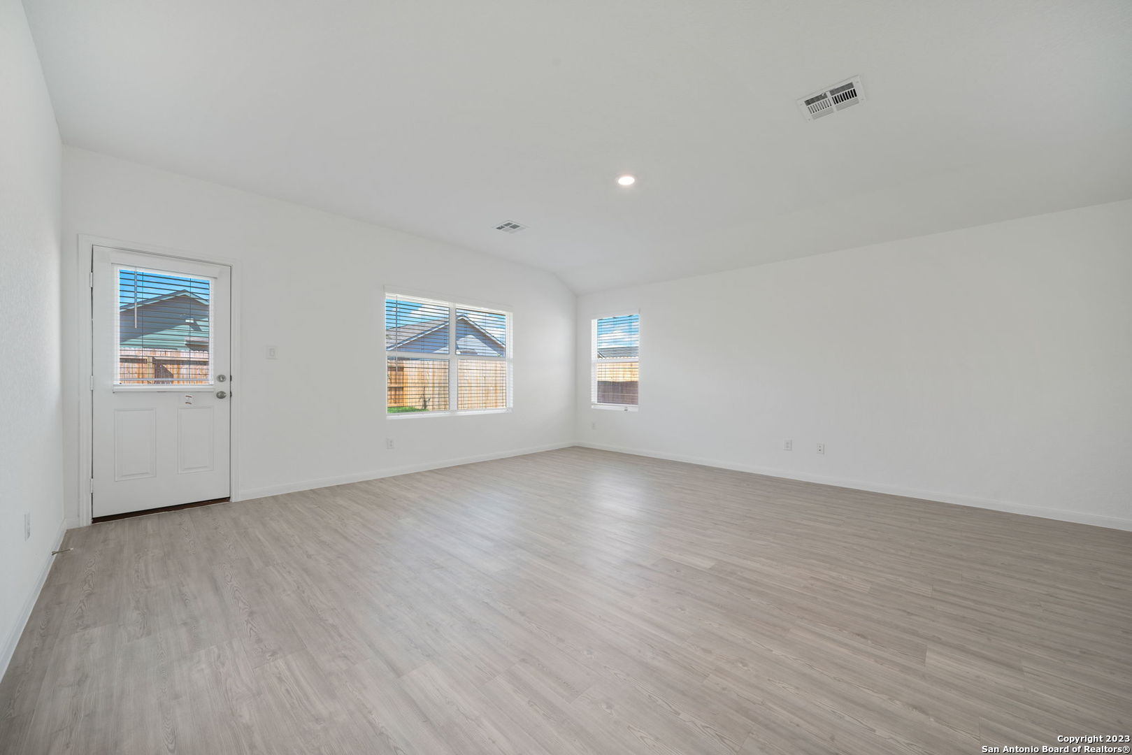 5822 Geronimo Way Seguin, TX 78155 - Photo 9 of 27