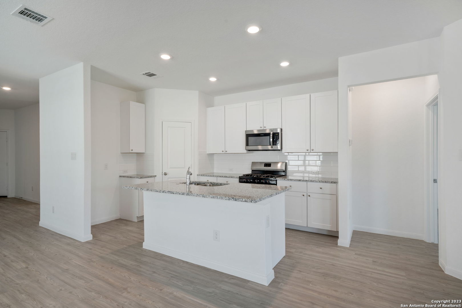 5822 Geronimo Way Seguin, TX 78155 - Photo 10 of 27