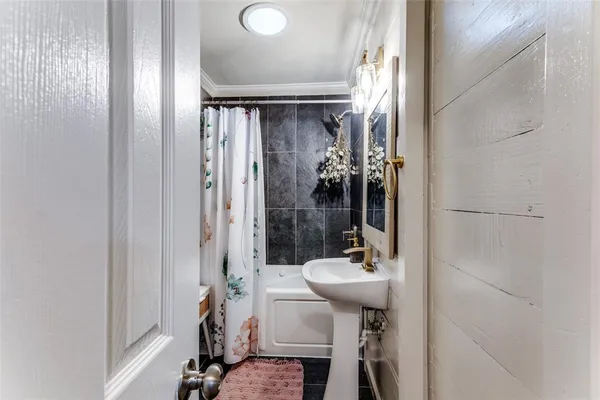 $2,400 | 809 South Lamar Street, Weatherford, TX 76086