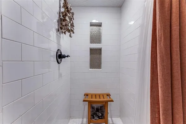 $2,400 | 809 South Lamar Street, Weatherford, TX 76086