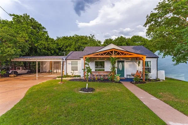$2,400 | 809 South Lamar Street, Weatherford, TX 76086