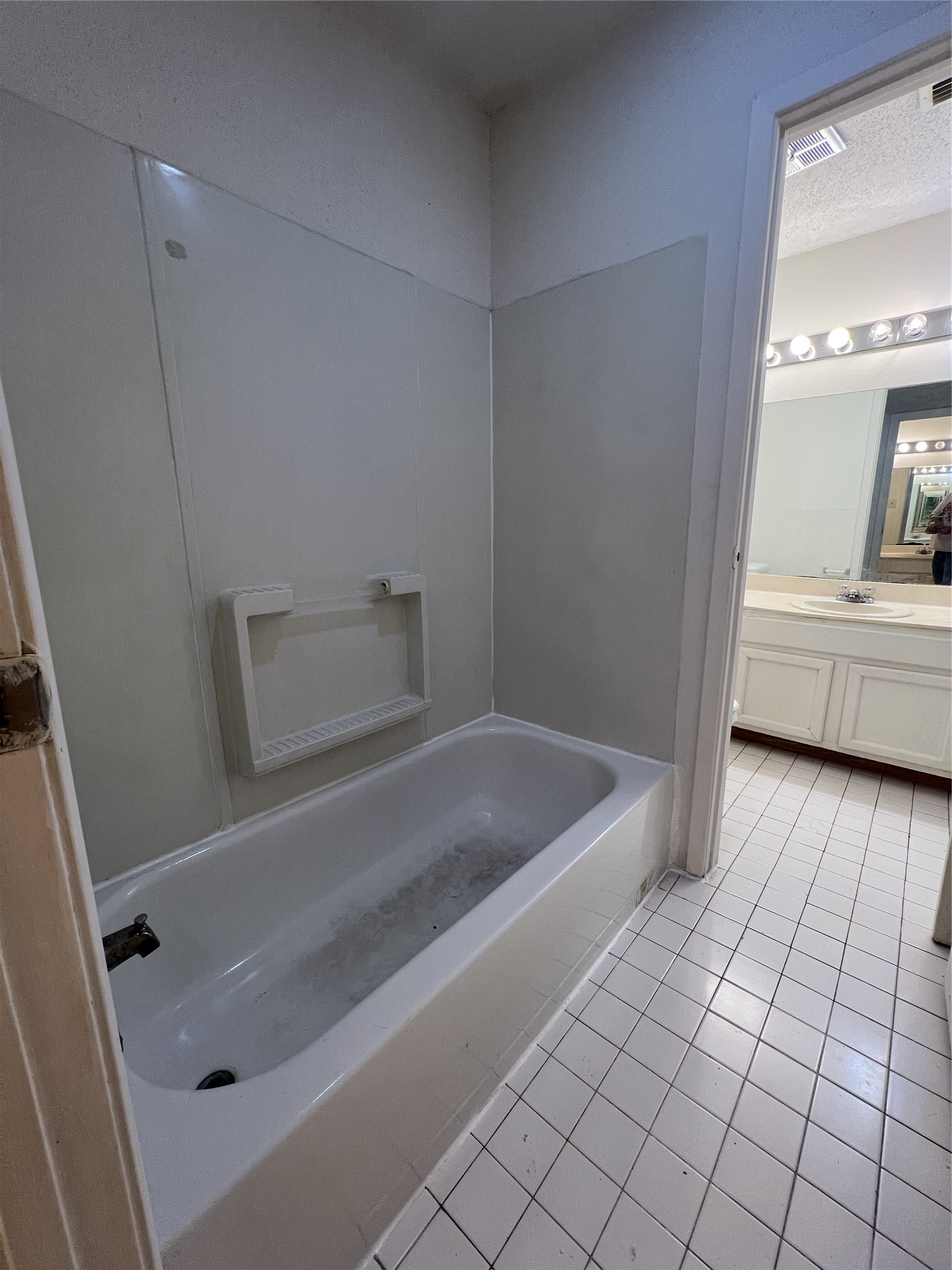 9522 Pagewood Lane, Unit 9522 Houston, TX 77063 - Photo 10 of 22 a bathroom with a tub a rug a toilet and a sink