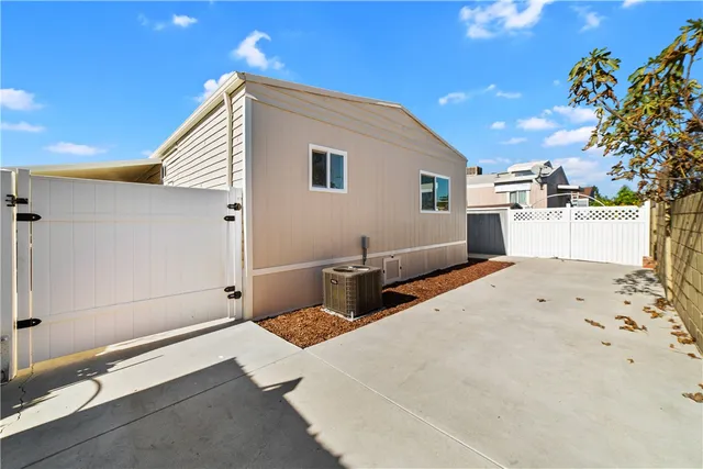 $149,000 | 9080 Bloomfield Avenue, Unit 285, Lakewood, CA 90630