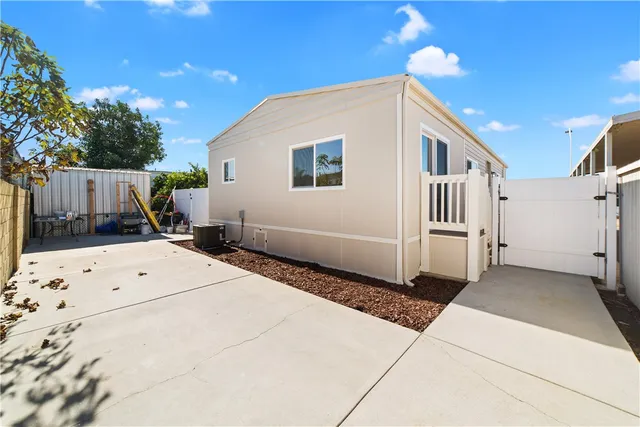 $149,000 | 9080 Bloomfield Avenue, Unit 285, Lakewood, CA 90630
