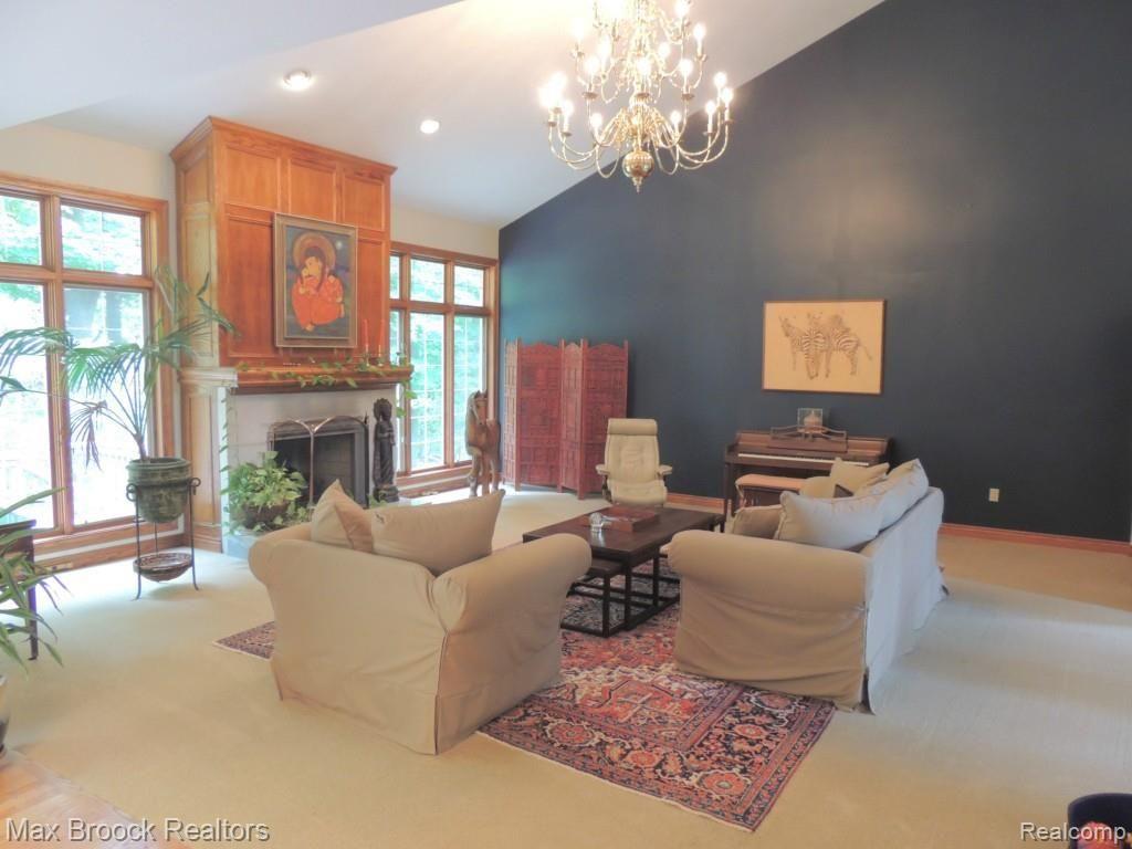 1680 Crossbow Court Rochester, MI 48306 - Photo 6 of 23 Great Room - view #2.jpg