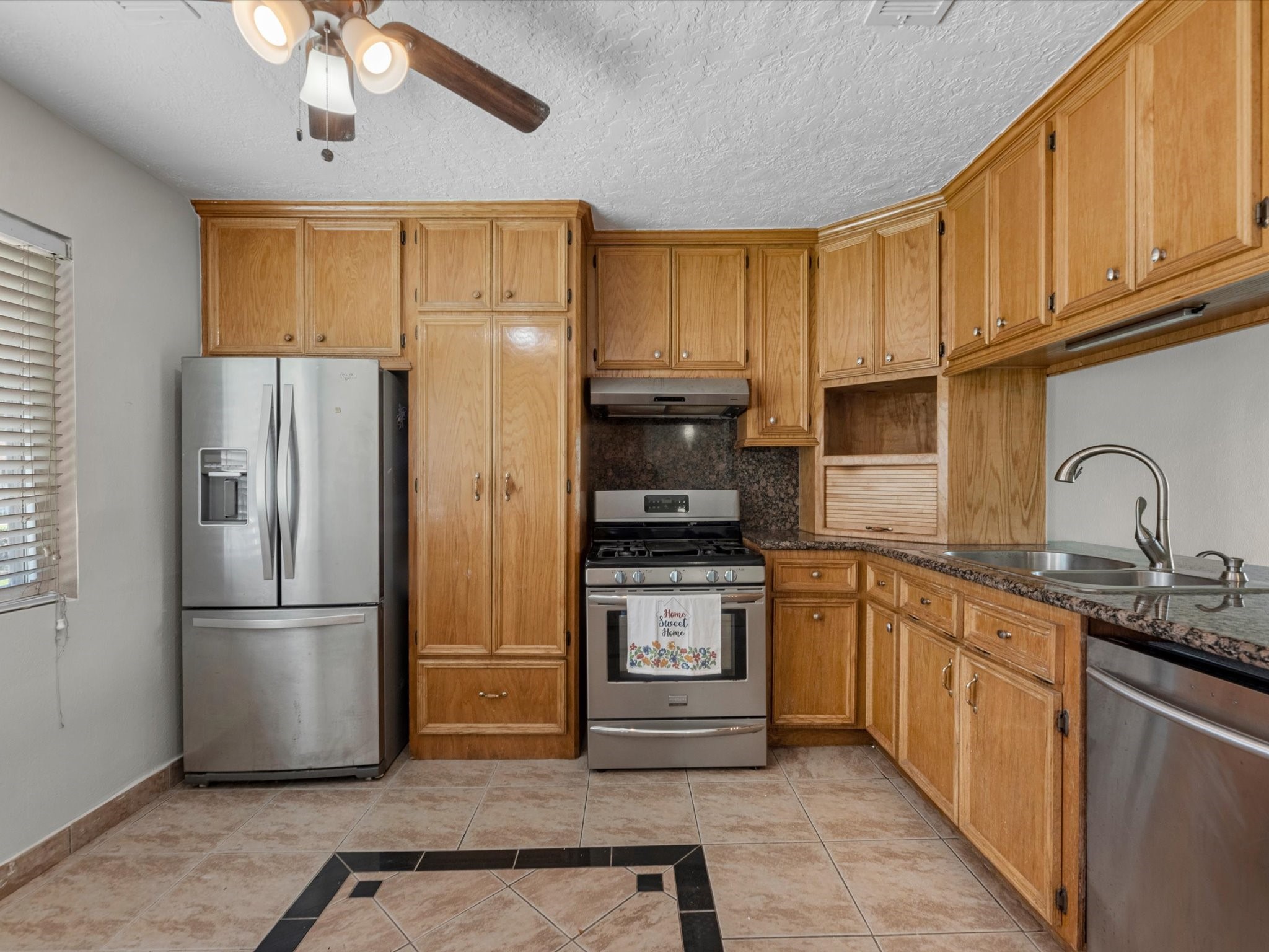 10319 Dunvegan Way Houston, TX 77013 - Photo 8 of 18