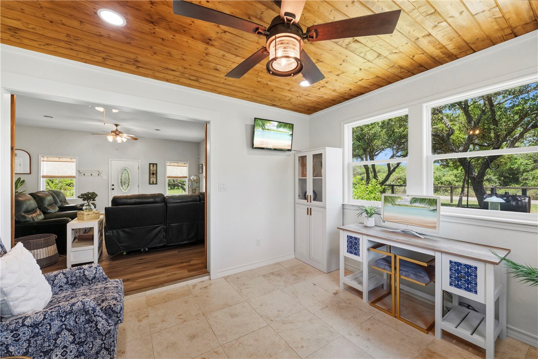 201 Rhodes Avenue Aransas Pass, TX 78336 - Photo 10 of 40