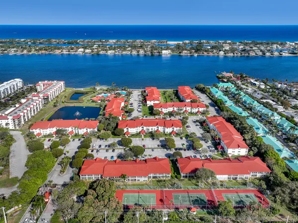 $289,000 | 105 Half Moon Circle, Unit F1, Hypoluxo, FL 33462