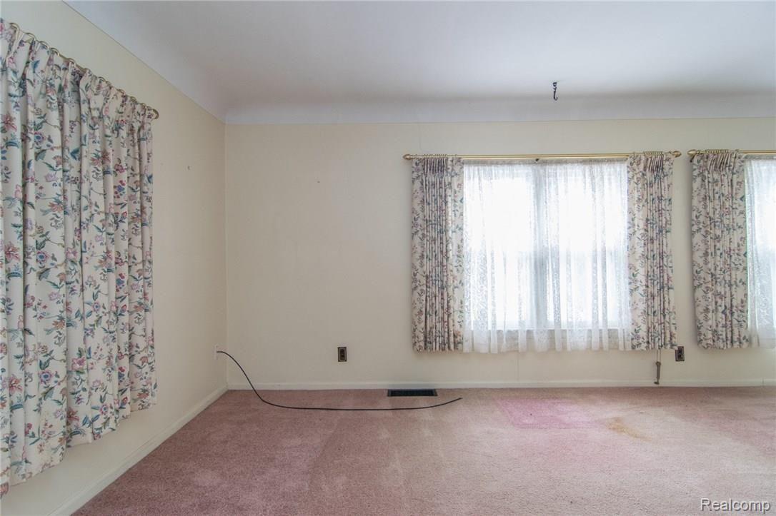49470 Geddes Road Canton, MI 48188 - Photo 6 of 43 DSC_0149.jpg