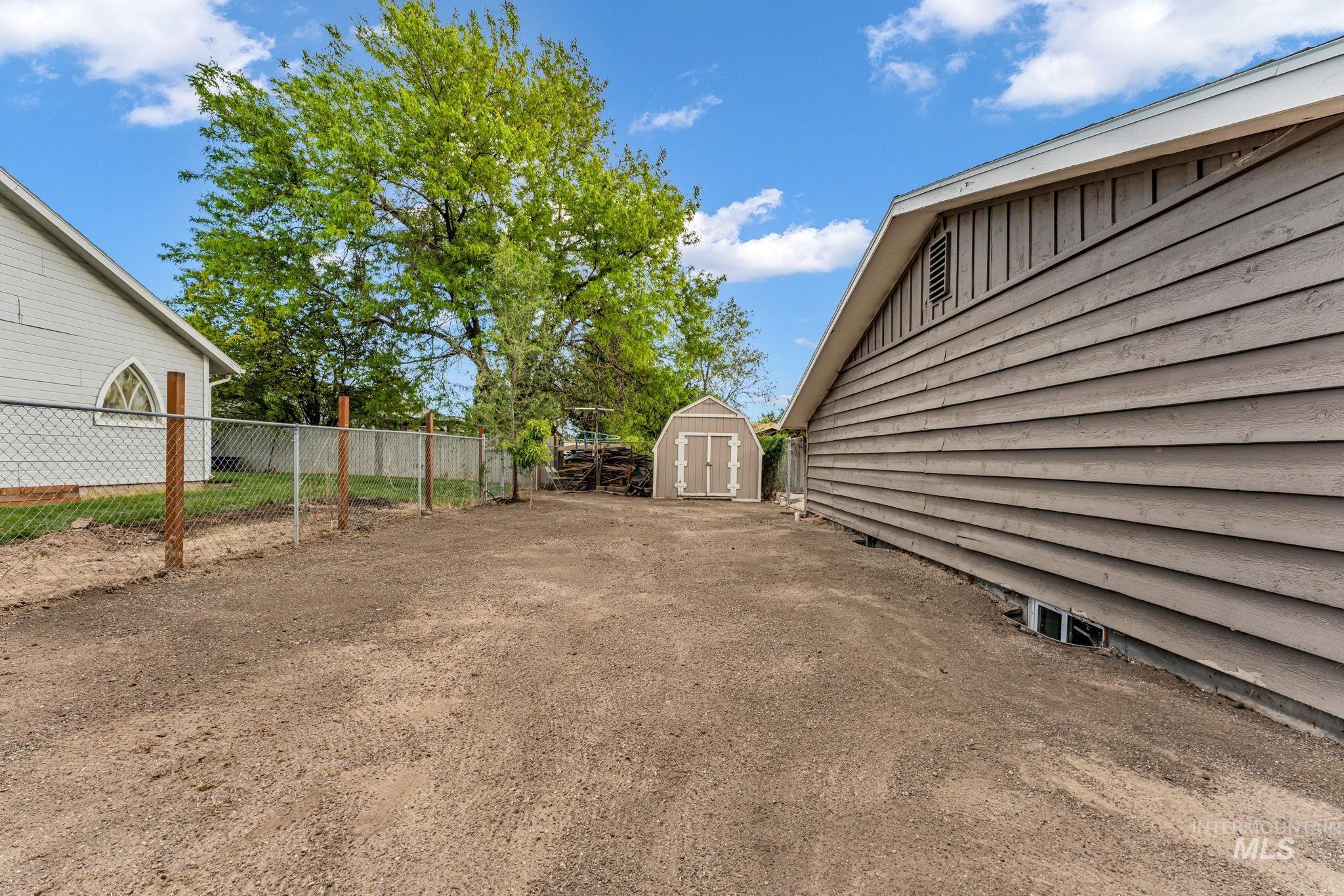 820 Meadows Drive Twin Falls, ID 83301 - Photo 36 of 38 Residential property featuring a brown shingle roof, attached garage, and a concrete driveway