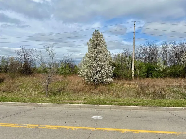 $800,000 | Northeast Jefferson Street Northeast, Blue Springs, MO 64014