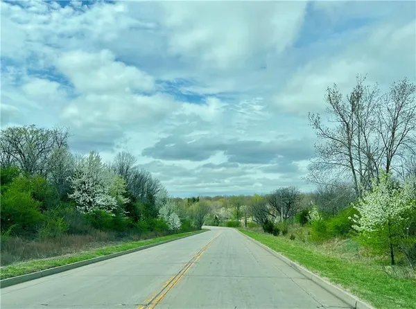 $800,000 | Northeast Jefferson Street Northeast, Blue Springs, MO 64014