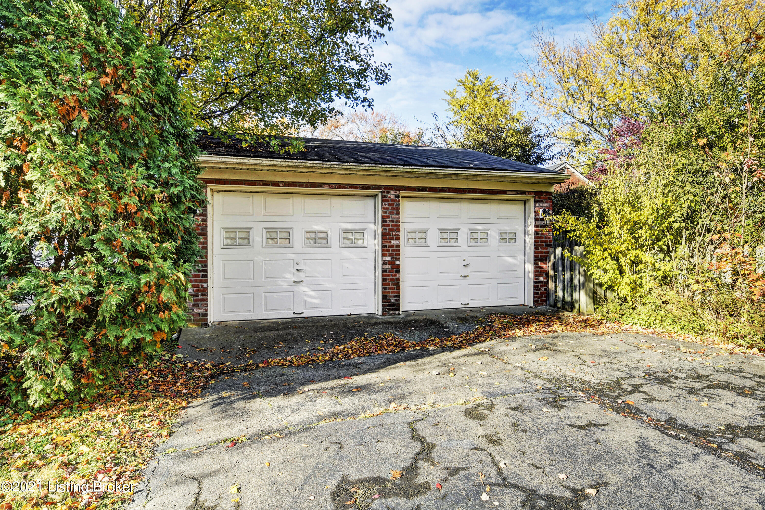 330 Brunswick Road Louisville, KY 40207 - Photo 31 of 32 Garage