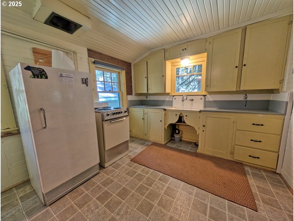 29500 Road 12 Rhododendron, OR 97049 - Photo 20 of 44