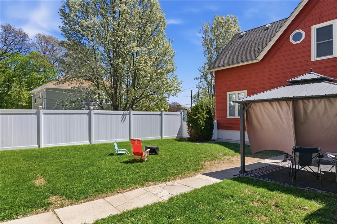 448 Gaskill Street Woonsocket, RI 02895 - Photo 6 of 44