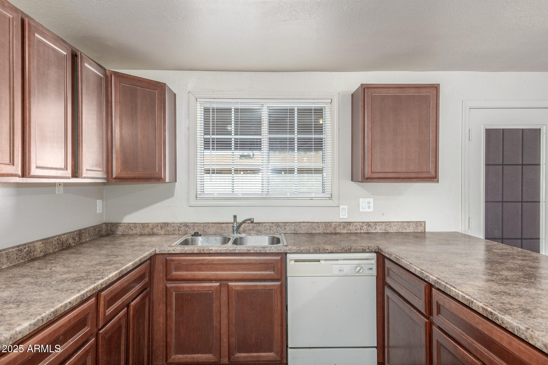 5952 West Coronado Road Phoenix, AZ 85035 - Photo 16 of 40 16 Coronado