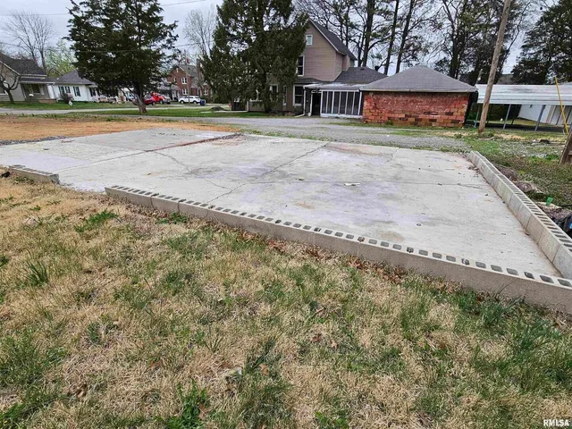 $12,500 | 618 South McKinley Street, Harrisburg, IL 62946