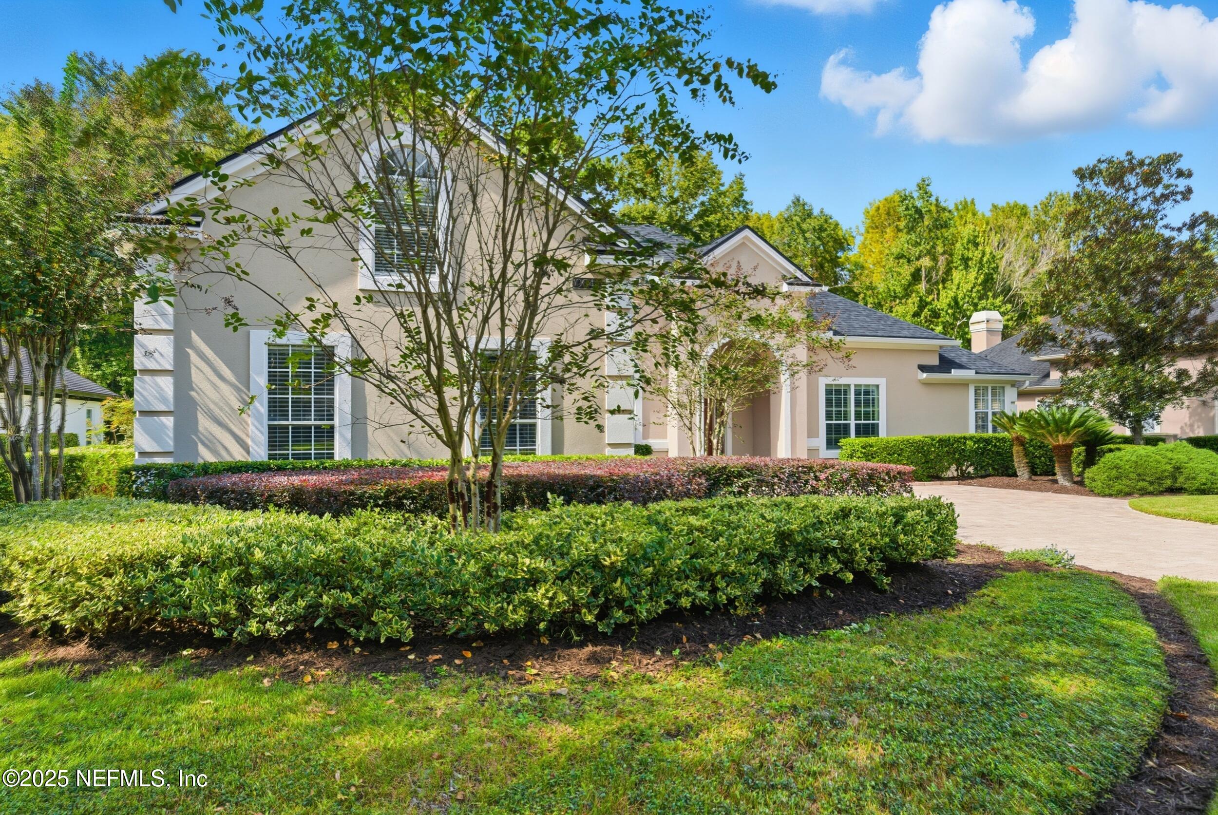 10044 Vineyard Lake Road East Jacksonville, FL 32256 - Photo 4 of 34 a front view of a house with a garden